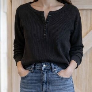 Gap black thermal Henley top vantage 

size large